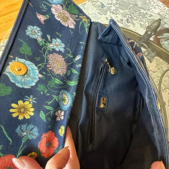 GUCCI Navy Floral Clutch- Vintage EUC - Picture 9 of 13